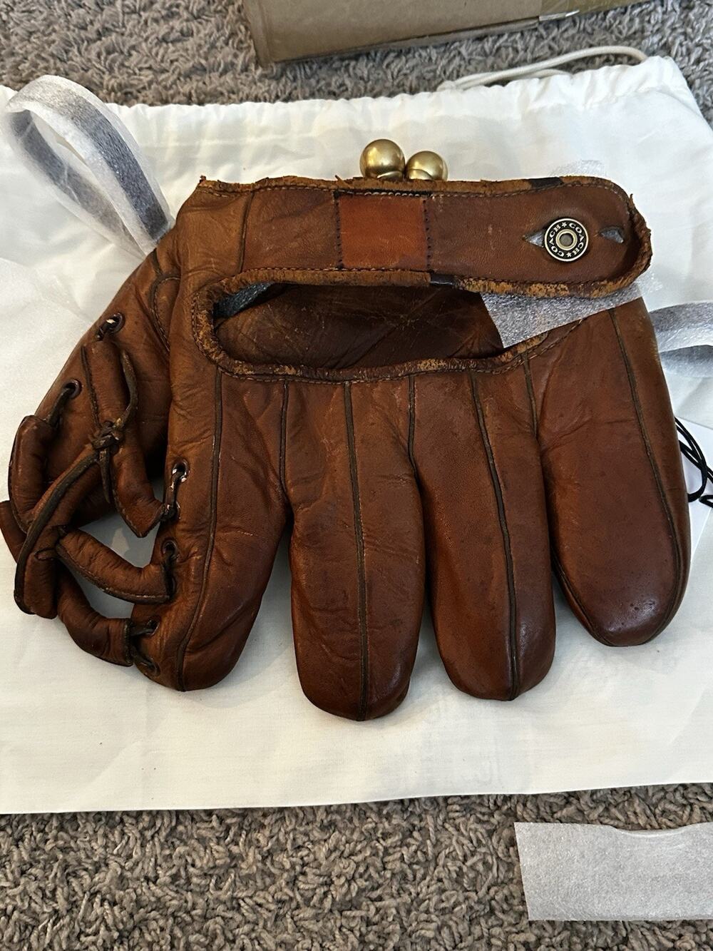 COACH RUNWAY Baseball Glove Kisslock Frame Bag